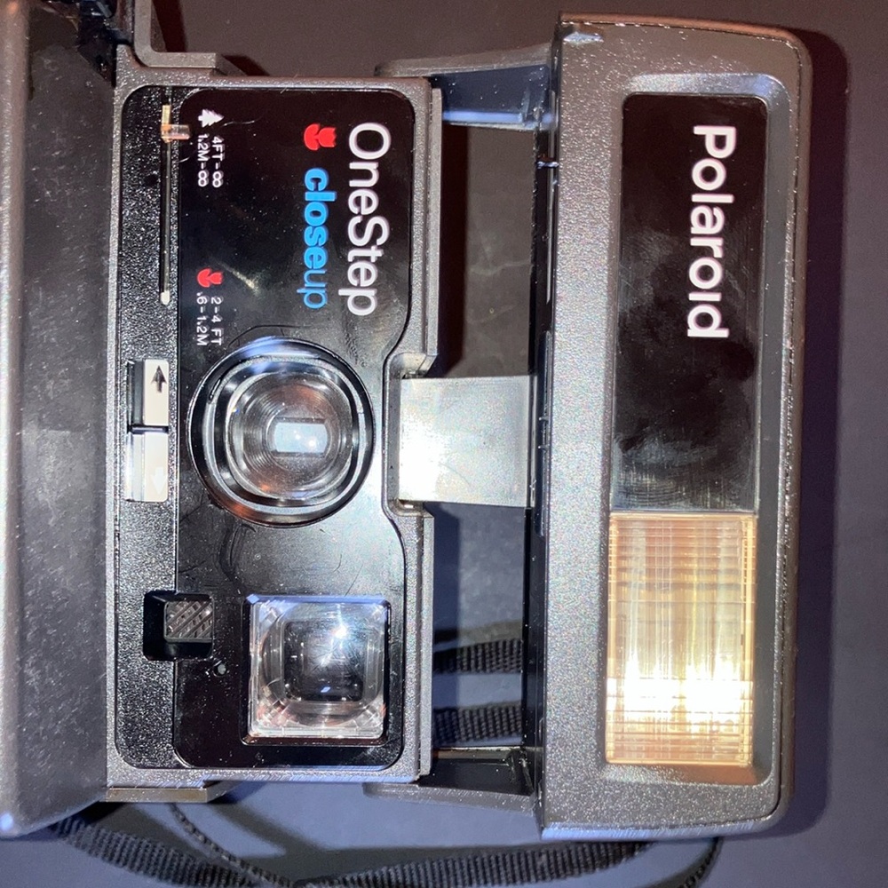 Polaroid OneStep CloseUp Camera - Picture 6 of 9